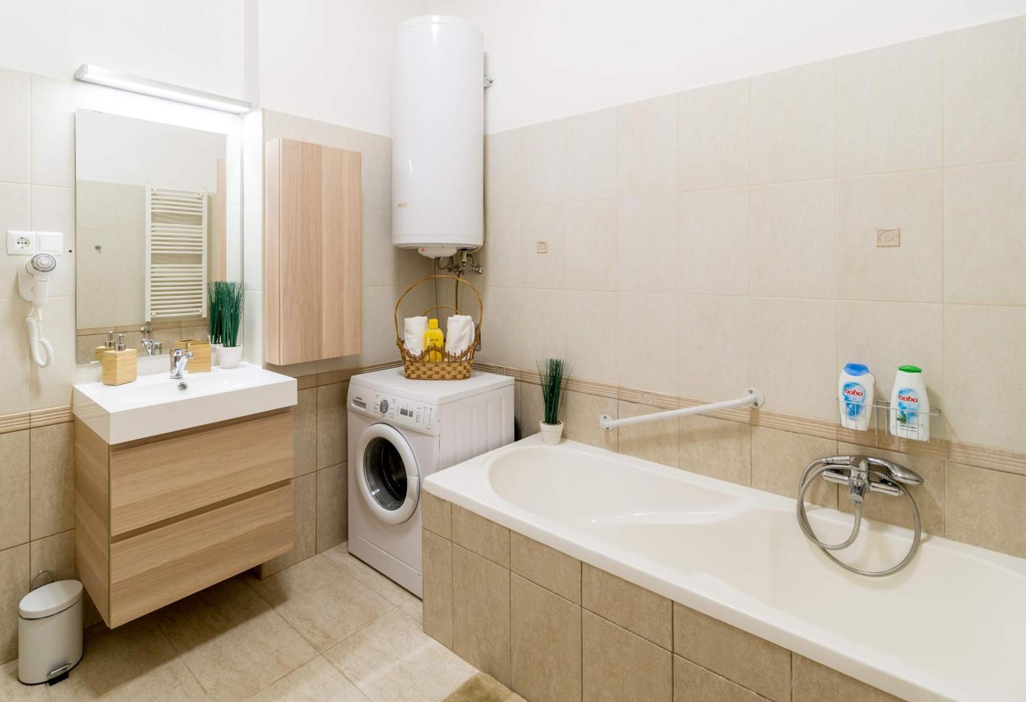 Exlcusive & City Central Located Suite By Prestige Homes Budapeste Exterior foto