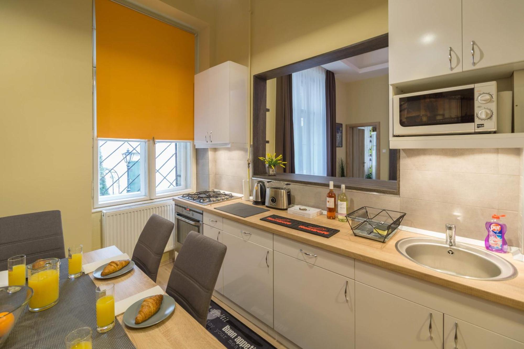 Exlcusive & City Central Located Suite By Prestige Homes Budapeste Exterior foto