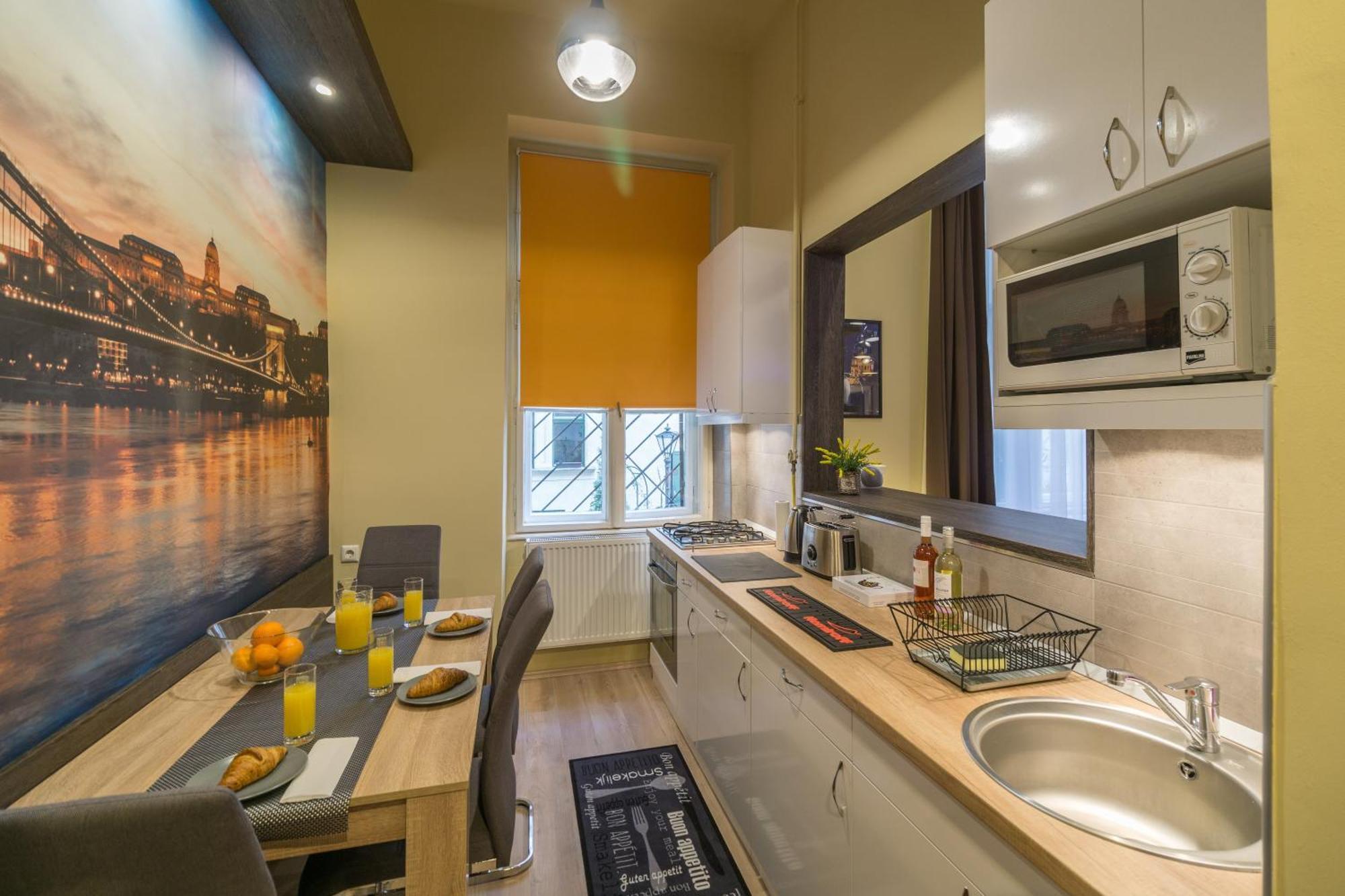 Exlcusive & City Central Located Suite By Prestige Homes Budapeste Exterior foto